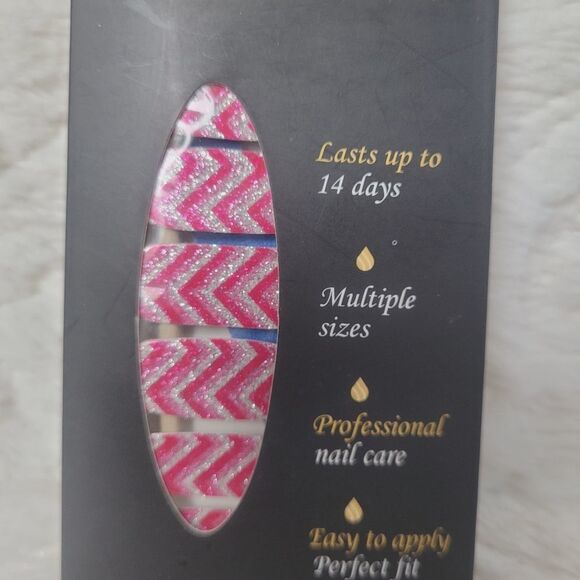 Rarity Nails Chevron Glam Nail Strips 18 Double Ended Strips Glitter Barbie New - Picture 3 of 4